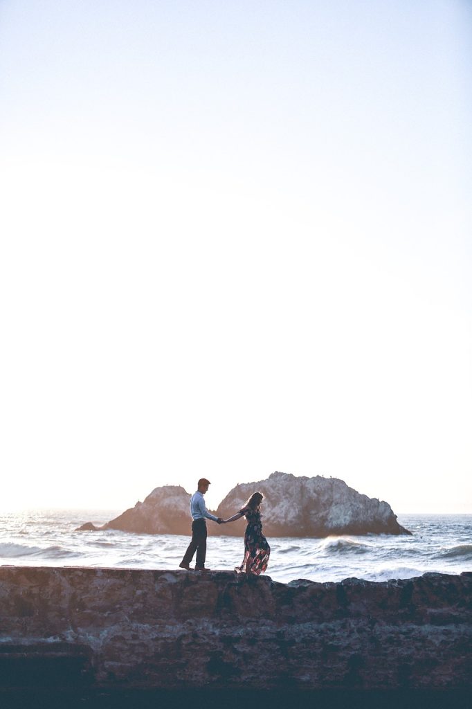 découvrez comment les biais dans les rencontres influencent nos choix amoureux et apprenez à les reconnaître pour vivre des relations plus authentiques et satisfaisantes.