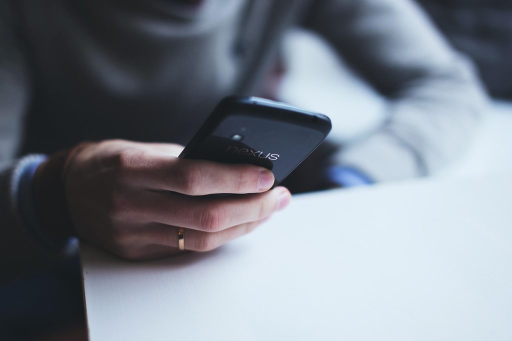 découvrez les meilleures pratiques et astuces pour réussir vos campagnes de texting. apprenez comment utiliser efficacement le sms marketing pour communiquer avec vos clients et booster votre activité.